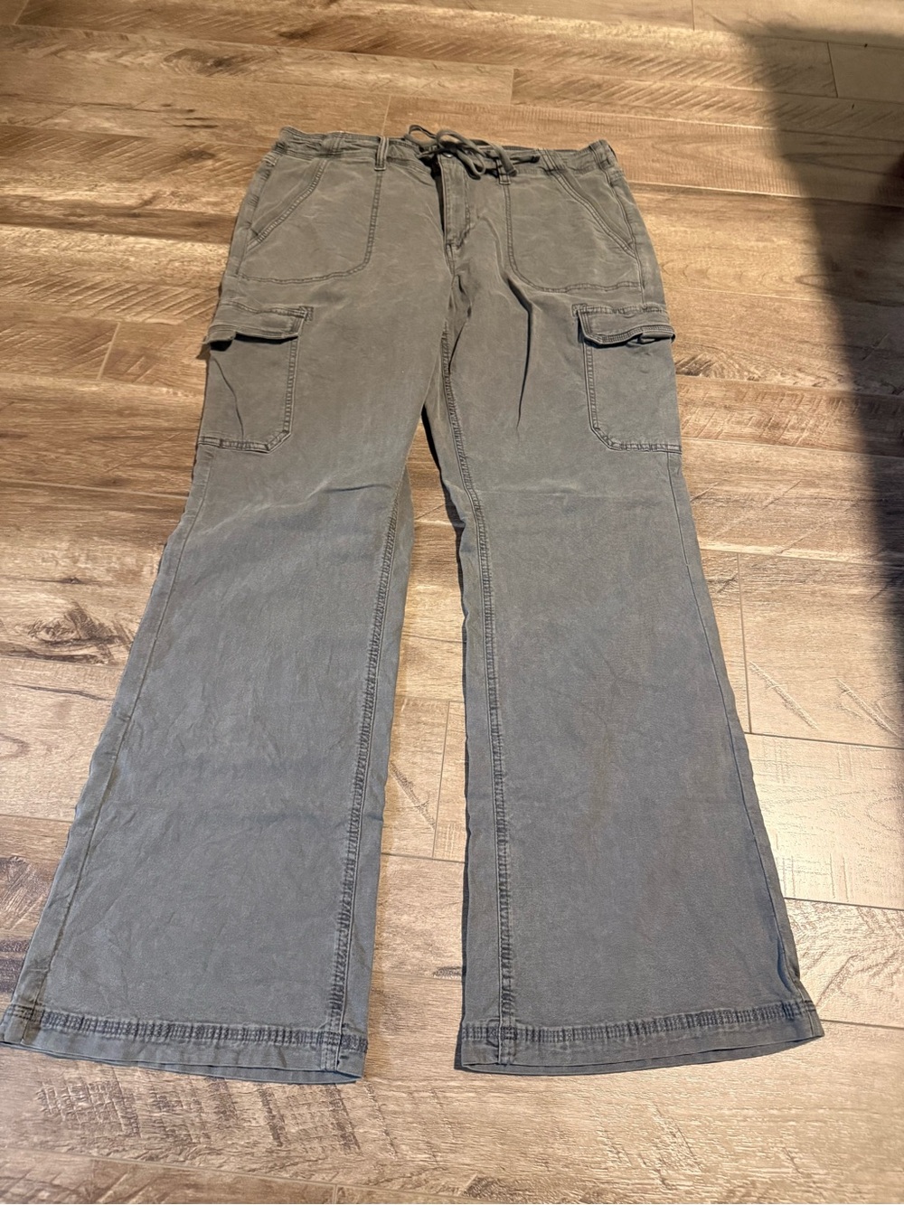 American Eagle Classic Bootcut Cargo Drawstring Pants in Grey Tall Long